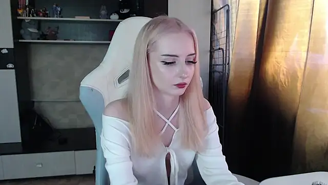 Snapshot of Cutti_Crystal chatting on March 2026 01:39:02 AM Cutti Crystal online show from March 2026 01:39:02 AM