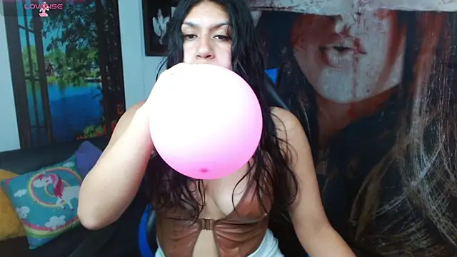 gigi gilt  online show from June 2026 08:41:02 PM