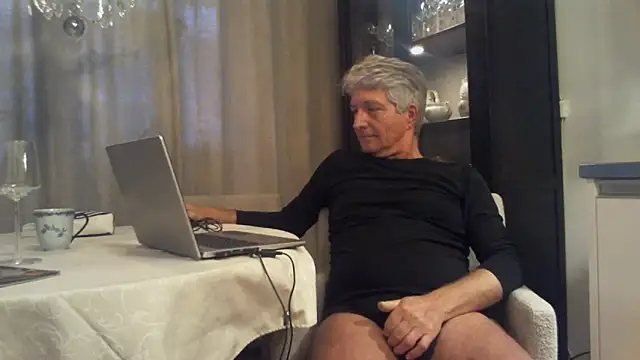 Snapshot of Swegay12-Exhi chatting on February 2026 03:15:02 PM Swegay12-Exhi online show from February 2026 03:15:02 PM