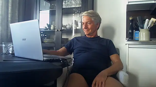 Snapshot of Swegay12-Exhi chatting on April 2026 01:50:01 PM Swegay12-Exhi online show from April 2026 01:50:01 PM