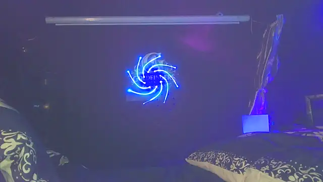 wank-over-ur-photo online show from February 2026 12:05:02 AM