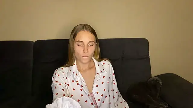 sweetymiss online show from October 2025 06:50:01 PM