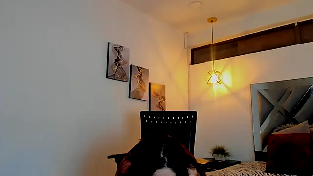 Snapshot of Rossi_ss1 chatting on October 2025 04:10:01 AM Rossi ss1 online show from October 2025 04:10:01 AM