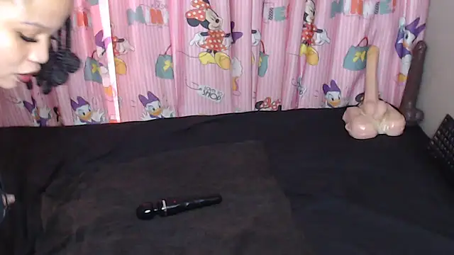 TrishahXo online show from June 2026 08:13:02 AM