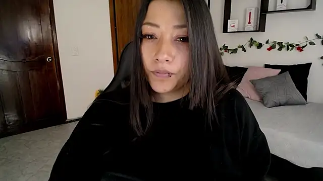 Snapshot of Mia_1120 chatting on October 2025 08:18:01 PM Mia 1120 online show from October 2025 08:18:01 PM