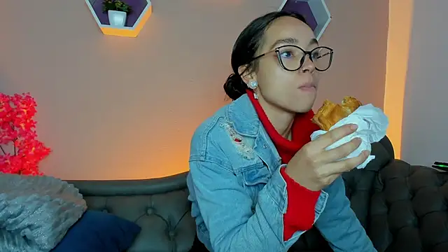 Dafne Mel online show from October 2025 02:04:02 PM