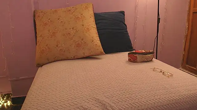 Dafne Mel online show from November 2025 02:50:01 PM