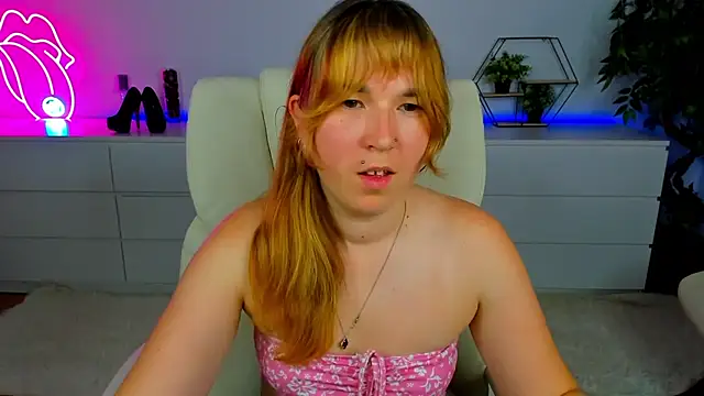 Snapshot of Sofii_darling chatting on October 2025 04:18:01 PM Sofii darling online show from October 2025 04:18:01 PM