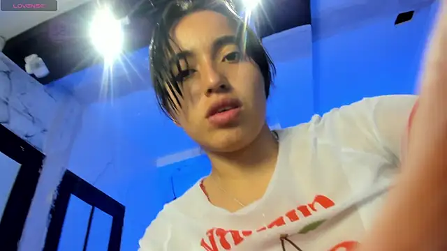 Snapshot of Starbutterflyy_ chatting on October 2025 03:58:02 AM Starbutterflyy online show from October 2025 03:58:02 AM