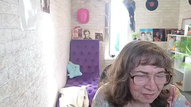 Betty Brick online show from May 2026 03:18:01 PM