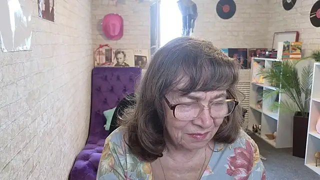 Betty Brick online show from May 2026 12:55:02 PM
