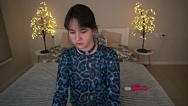 Snapshot of BerryDiva chatting on September 2025 06:15:02 AM BerryDiva online show from September 2025 06:15:02 AM