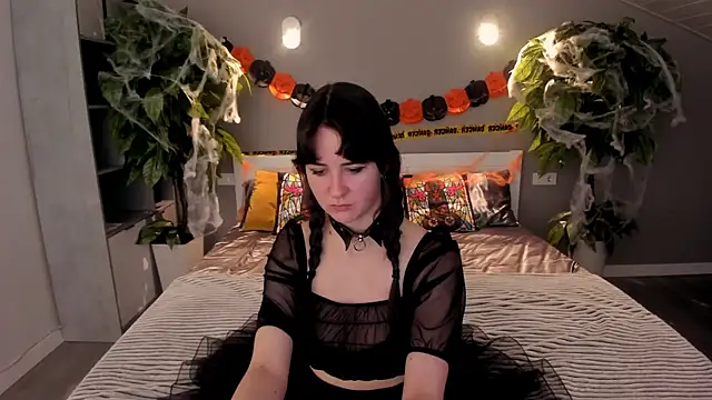 Snapshot of BerryDiva chatting on October 2025 06:58:02 AM BerryDiva online show from October 2025 06:58:02 AM