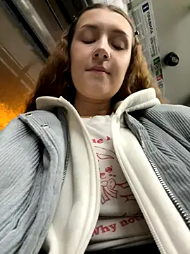 Snapshot of katexxxx chatting on November 2025 04:51:02 PM katexxxx online show from November 2025 04:51:02 PM