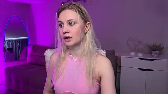 Sofia Kenwood online show from April 2026 03:02:01 AM