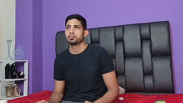 ashtoncooperr online show from October 2025 07:10:02 PM