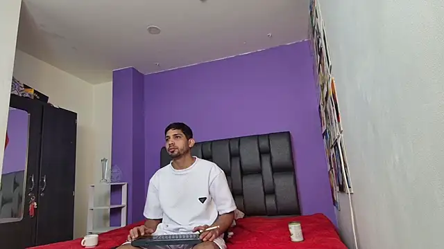 ashtoncooperr online show from October 2025 05:43:02 PM