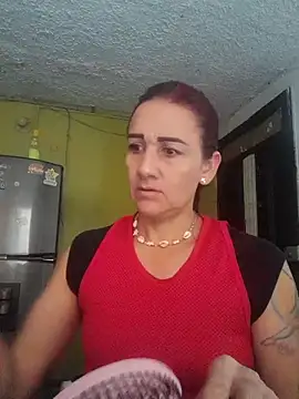 Snapshot of darling_hott chatting on November 2025 12:27:02 PM darling hott online show from November 2025 12:27:02 PM