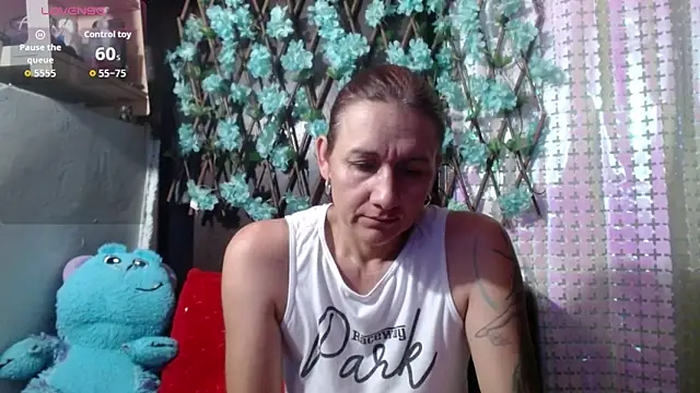 Snapshot of darling_hott chatting on January 2026 09:46:02 AM darling hott online show from January 2026 09:46:02 AM