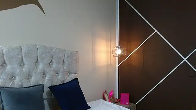 Snapshot of Aleecandrews chatting on September 2025 07:28:02 PM Aleecandrews online show from September 2025 07:28:02 PM