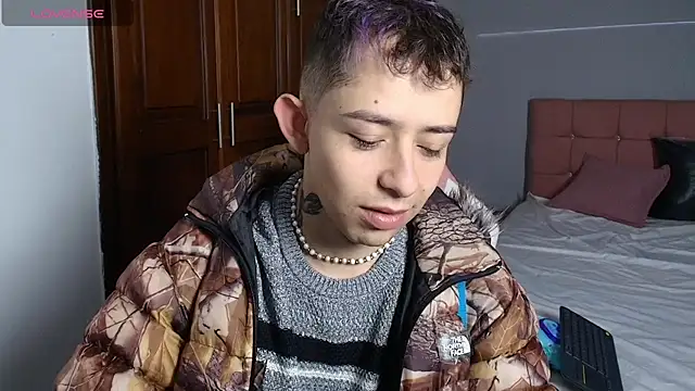 Snapshot of Aleecandrews chatting on September 2025 07:41:02 PM Aleecandrews online show from September 2025 07:41:02 PM