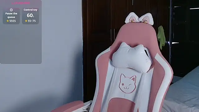 Snapshot of Aleecandrews chatting on October 2025 07:20:02 PM Aleecandrews online show from October 2025 07:20:02 PM