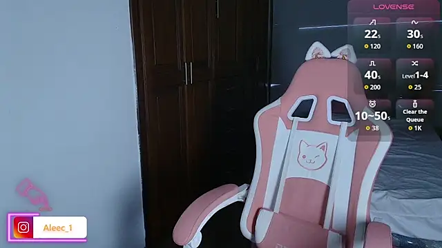 Snapshot of Aleecandrews chatting on October 2025 07:34:02 PM Aleecandrews online show from October 2025 07:34:02 PM