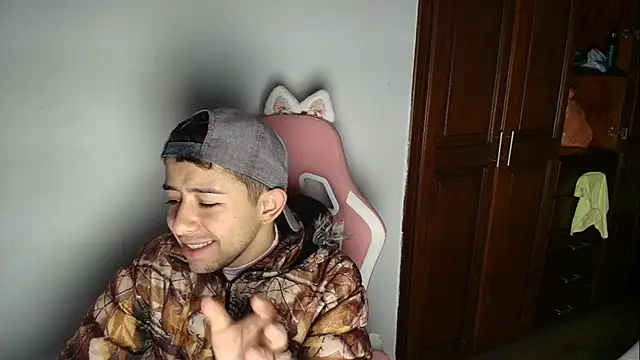 Snapshot of Aleecandrews chatting on October 2025 07:36:02 PM Aleecandrews online show from October 2025 07:36:02 PM