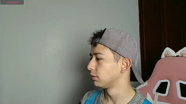 Snapshot of Aleecandrews chatting on October 2025 07:27:01 PM Aleecandrews online show from October 2025 07:27:01 PM