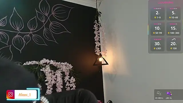 Snapshot of Aleecandrews chatting on November 2025 07:25:01 PM Aleecandrews online show from November 2025 07:25:01 PM