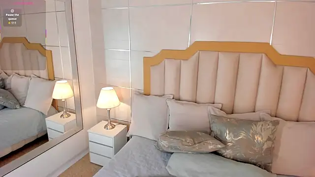 Snapshot of MaddieParker chatting on October 2025 04:40:02 PM MaddieParker online show from October 2025 04:40:02 PM