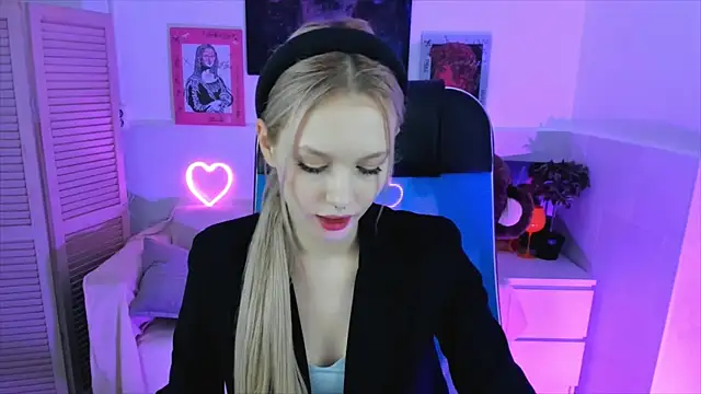 Snapshot of AvaDaviis chatting on October 2025 02:18:02 PM AvaDaviis online show from October 2025 02:18:02 PM