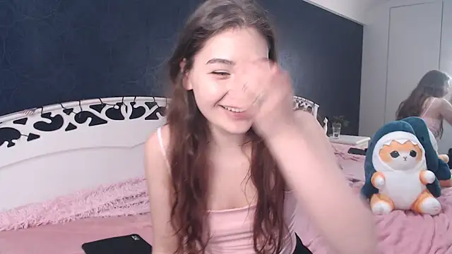 Snapshot of Lili_Luuu chatting on September 2025 08:43:01 PM Lili Luuu online show from September 2025 08:43:01 PM