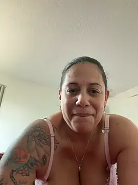 Snapshot of PrettyKittyMia chatting on May 2026 04:36:01 PM PrettyKittyMia online show from May 2026 04:36:01 PM
