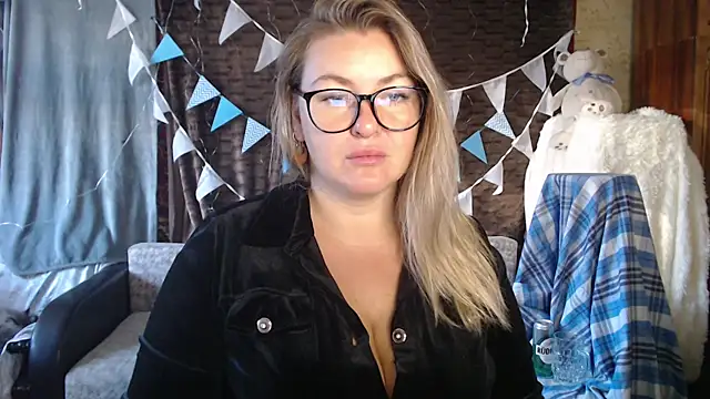 Snapshot of NikaSkylink chatting on October 2025 03:57:01 AM NikaSkylink online show from October 2025 03:57:01 AM