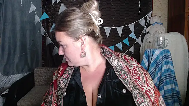 Snapshot of NikaSkylink chatting on October 2025 06:59:01 PM NikaSkylink online show from October 2025 06:59:01 PM