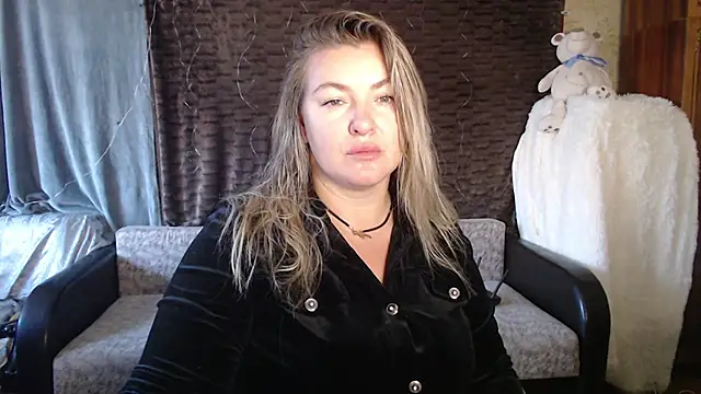 Snapshot of NikaSkylink chatting on October 2025 03:48:01 AM NikaSkylink online show from October 2025 03:48:01 AM