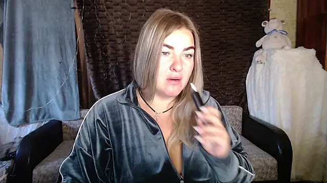 Snapshot of NikaSkylink chatting on October 2025 03:40:02 AM NikaSkylink online show from October 2025 03:40:02 AM