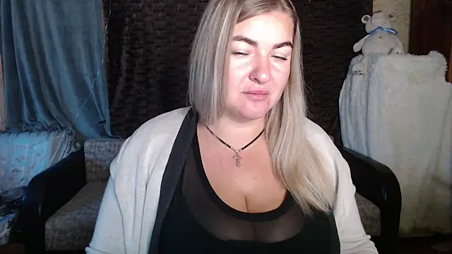 Snapshot of NikaSkylink chatting on October 2025 03:39:02 AM NikaSkylink online show from October 2025 03:39:02 AM