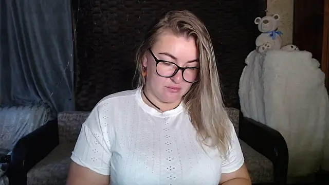 Snapshot of NikaSkylink chatting on October 2025 03:51:02 AM NikaSkylink online show from October 2025 03:51:02 AM