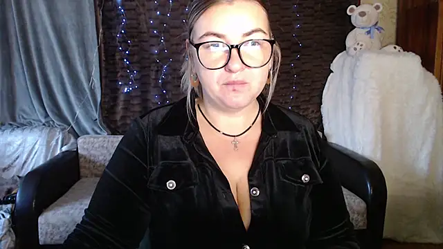 Snapshot of NikaSkylink chatting on October 2025 03:58:02 AM NikaSkylink online show from October 2025 03:58:02 AM