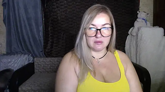 Snapshot of NikaSkylink chatting on October 2025 03:20:02 AM NikaSkylink online show from October 2025 03:20:02 AM