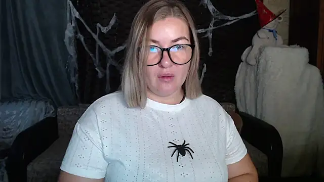 Snapshot of NikaSkylink chatting on October 2025 03:41:02 AM NikaSkylink online show from October 2025 03:41:02 AM