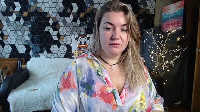 Snapshot of NikaSkylink chatting on February 2026 05:17:02 AM NikaSkylink online show from February 2026 05:17:02 AM