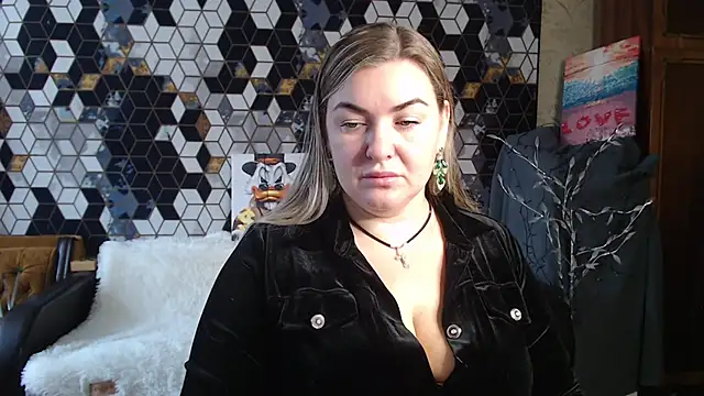 Snapshot of NikaSkylink chatting on February 2026 05:17:01 AM NikaSkylink online show from February 2026 05:17:01 AM