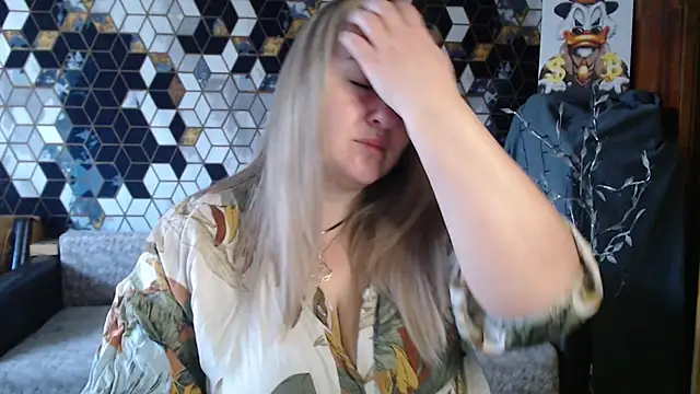 Snapshot of NikaSkylink chatting on April 2026 04:46:01 AM NikaSkylink online show from April 2026 04:46:01 AM