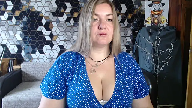 Snapshot of NikaSkylink chatting on April 2026 04:56:01 AM NikaSkylink online show from April 2026 04:56:01 AM