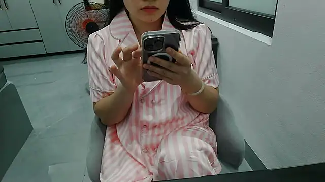 Emachiii online show from May 2026 01:05:02 PM