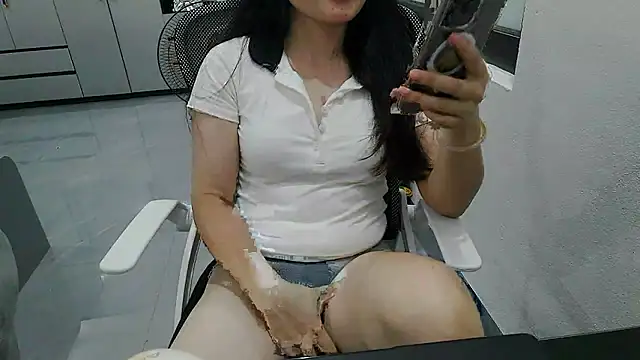 Emachiii online show from June 2026 12:30:01 PM