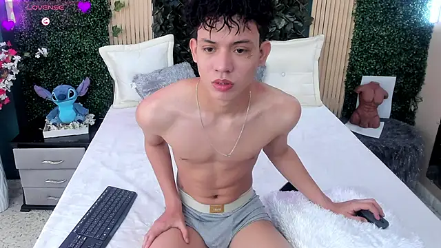 JoseLucian online show from October 2025 07:45:01 PM